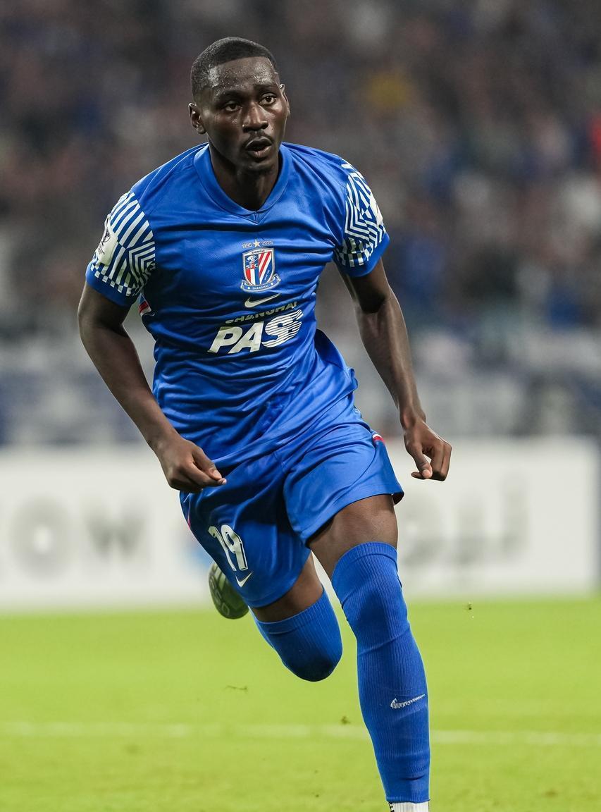 包含赛地聚焦——足总杯今晨热度飙升；葡萄牙体育单刀错失；质疑声仍在；资深球员宣示担当的词条